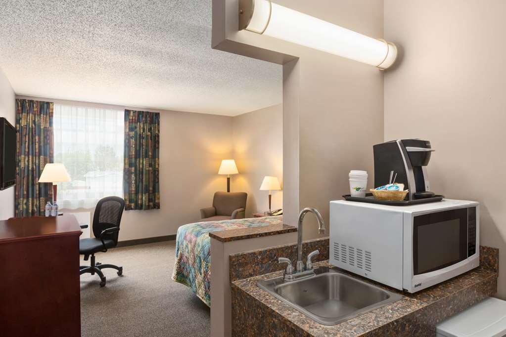 Travelodge Hanna Canada Grey חדר תמונה